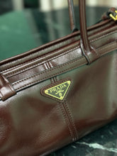 Load image into Gallery viewer, PD320 Cocoa Medium/Large Leather Handbag / HIGHEST QUALITY VERSION
