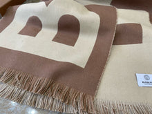 Load image into Gallery viewer, CLTH389 B Logo Wool Jacquard Scarf / 188 x 33cm/74 x 13in
