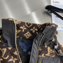 Load image into Gallery viewer, CLTH359 Wool Coat
