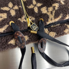 Load image into Gallery viewer, CLTH359 Wool Coat
