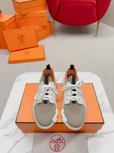 Load image into Gallery viewer, SE1207 H Bouncing Sneaker / Size5-10
