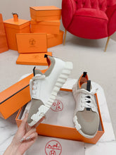 Load image into Gallery viewer, SE1207 H Bouncing Sneaker / Size5-10
