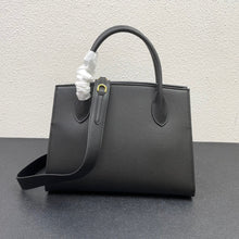Load image into Gallery viewer, PD255 Prada Monochrome Saffiano Bag / 13x9.5x5.9inch

