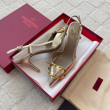 Load image into Gallery viewer, SE1291 Vlogo Glow Laminated Nappa Slingback Pump / 10mm/40mm/80mm
