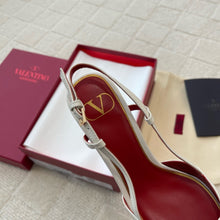 Load image into Gallery viewer, SE1292 Vlogo Glow Laminated Nappa Slingback Pump / 10mm/40mm/80mm
