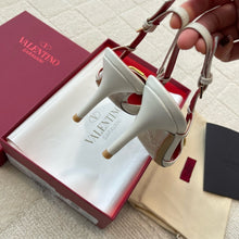Load image into Gallery viewer, SE1292 Vlogo Glow Laminated Nappa Slingback Pump / 10mm/40mm/80mm
