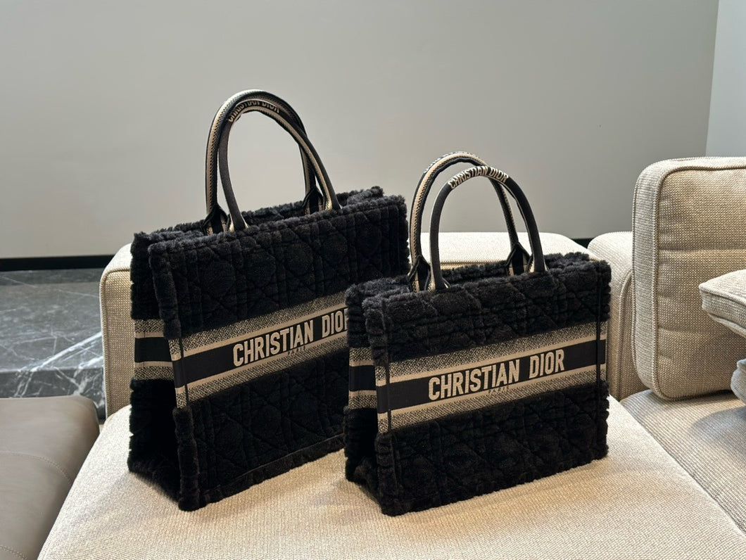 DR339 Medium/Large Dior Book Tote