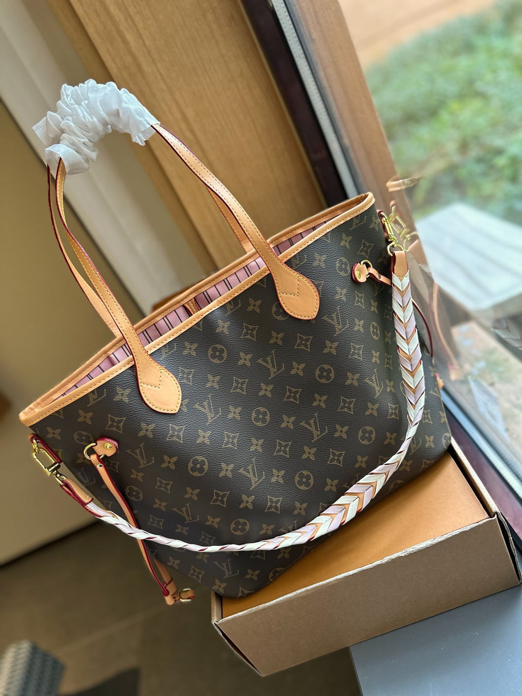 LB873 Braided Neverfull MM / 12.2 x 11 x 5.5 inches