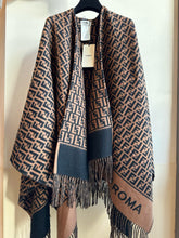 Load image into Gallery viewer, CLTH391 FF Brown Wool And Cashmere Poncho
