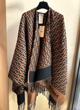 Load image into Gallery viewer, CLTH391 FF Brown Wool And Cashmere Poncho
