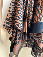 Load image into Gallery viewer, CLTH391 FF Brown Wool And Cashmere Poncho
