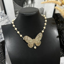 Load image into Gallery viewer, JW811 CD Métamorphose Choker
