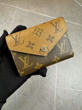 Load image into Gallery viewer, LB1236 Victorine Wallet / 4.7 x 3.7 x 1 inches
