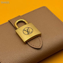 Load image into Gallery viewer, LB1229 Low Key Compact Wallet / 4.3 x 3.3 x 0.8 inches
