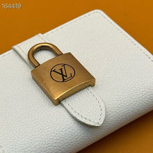 Load image into Gallery viewer, LB1230 Low Key Compact Wallet / 4.3 x 3.3 x 0.8 inches
