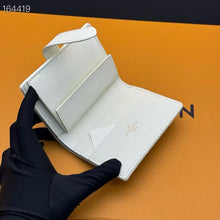 Load image into Gallery viewer, LB1230 Low Key Compact Wallet / 4.3 x 3.3 x 0.8 inches
