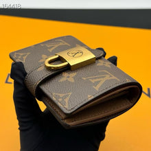 Load image into Gallery viewer, LB1228 Low Key Compact Wallet / 4.3 x 3.3 x 0.8 inches
