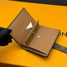 Load image into Gallery viewer, LB1232 Low Key Compact Wallet / 4.3 x 3.3 x 0.8 inches
