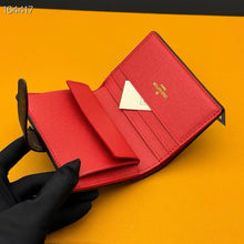 Load image into Gallery viewer, LB1232 Low Key Compact Wallet / 4.3 x 3.3 x 0.8 inches
