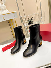 Load image into Gallery viewer, SE1470 Vlogo the Bold Edition Ankle Boot in Calfskin 70MM / Size5-10
