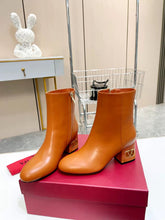 Load image into Gallery viewer, SE1470 Vlogo the Bold Edition Ankle Boot in Calfskin 70MM / Size5-10
