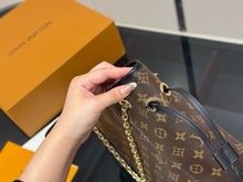 Load image into Gallery viewer, LB1340 Off Duty Backpack Vibe / 9.4 x 9.8 x 3.9 inches
