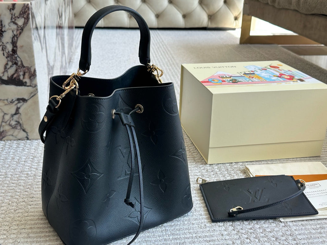 LB1234 NéoNoé MM / 10.2 x 10.2 x 6.9 inches