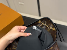 Load image into Gallery viewer, LB1339 Off Duty Vibe MM / 13 x 9.4 x 4.5 inches
