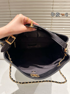 CC1146 Large Hobo Bag / 13.4x9.5x4.7inch