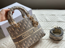 Load image into Gallery viewer, DR354 Medium Lady D-Lite Bag / 9.5 x 8 x 4.5 inches
