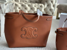Load image into Gallery viewer, CL139 MINI/SMALL CABAS ANAIS CUIR TRIOMPHE SHIPPING BAG
