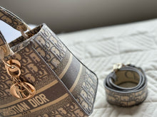 Load image into Gallery viewer, DR354 Medium Lady D-Lite Bag / 9.5 x 8 x 4.5 inches
