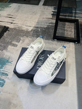 Load image into Gallery viewer, MSE080 DR Men&#39;s Sneakers / Size7-12
