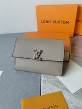 Load image into Gallery viewer, LB1480 Louis Vuitton Capucines Mini Wallet / 13.5 x 9.5 cm
