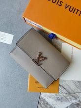 Load image into Gallery viewer, LB1480 Louis Vuitton Capucines Mini Wallet / 13.5 x 9.5 cm
