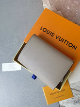 Load image into Gallery viewer, LB1480 Louis Vuitton Capucines Mini Wallet / 13.5 x 9.5 cm

