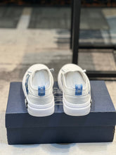 Load image into Gallery viewer, MSE080 DR Men&#39;s Sneakers / Size7-12
