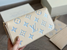 Load image into Gallery viewer, LB991 Félicie Pochette / 8.3 x 4.7 x 1.2 inches
