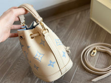 Load image into Gallery viewer, LB992 Nano Noé / 5.1 x 6.3 x 3.9 inches
