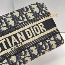 Load image into Gallery viewer, DR374 30 Montaigne Voyageur Long Wallet / 7.5 x 3.5 x 1 inches
