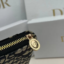 Load image into Gallery viewer, DR374 30 Montaigne Voyageur Long Wallet / 7.5 x 3.5 x 1 inches
