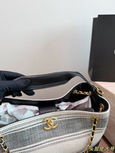 Load image into Gallery viewer, CC1437 Chanel Large Tote / 34 x 25 cm
