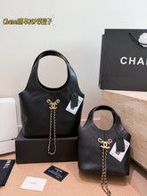 Load image into Gallery viewer, CC1438 Chanel Classic Hobo Bag / Large (23 cm), Small (18 cm）
