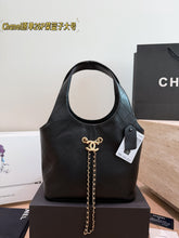 Load image into Gallery viewer, CC1438 Chanel Classic Hobo Bag / Large (23 cm), Small (18 cm）
