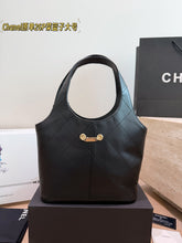 Load image into Gallery viewer, CC1438 Chanel Classic Hobo Bag / Large (23 cm), Small (18 cm）
