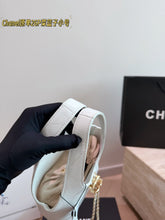 Load image into Gallery viewer, CC1439 Chanel Classic Hobo Bag / Large (23 cm), Small (18 cm)
