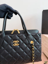 Load image into Gallery viewer, CC1440 Chanel Classic Chain Tote / 37 x 25 cm
