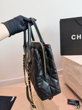Load image into Gallery viewer, CC1440 Chanel Classic Chain Tote / 37 x 25 cm
