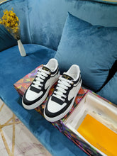 Load image into Gallery viewer, SE1213 LB Time Out Sneakers / Size4-11
