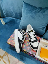 Load image into Gallery viewer, SE1213 LB Time Out Sneakers / Size4-11
